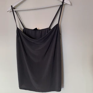 Topp strl M - Fint fest-topp i strl M. Aldrig använd. Från ginatricot