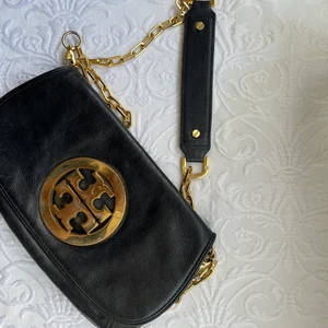 Tory burch väska  - Super fin väska! Slitage syns på bild🥰