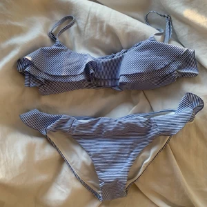 Bikini💙 - Säljer denna bikini köpt på Oysho förra året🤍Endast använd 1 gång, så jättefint skick! Kontakta mig för ytterligare bilder eller frågor💙Köpt för 360kr. 