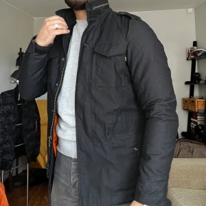 Taxi Driver Jackan original. - Helt ny alpha jacka. Original jacka från filmen Taxi Driver med Robert DeNiro 