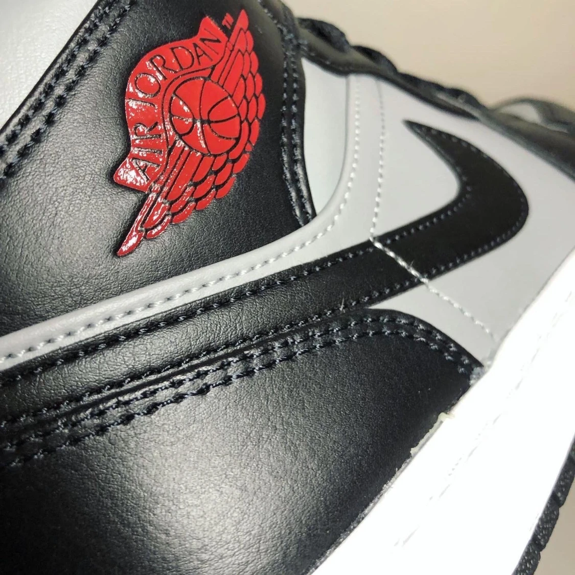 Jordan 1 Mid - Shadow Red  - 90