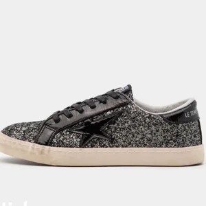 Le tamps cerises glitter skor - Hej, lägge ut denna igen då de var oseriösa köpar på förra, skriv för intresse och frågor ❤️