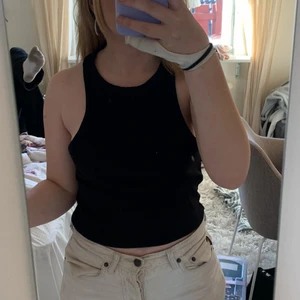 Crop top H&M - Jättesnygg croptop, för stor för mig som har XS/S. Aldrig använd och storlek M. 