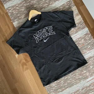 Nike tee M - Grå-svart loose fit t-shirt. Använd ett fåtal gånger. Cond. 9/10
