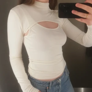 Topp - Skitsnygg topp som är slutsåld! Aldrig använd. Prislapp finns kvar. Strl xxs men passar upp till s. Hör av dig vid intresse