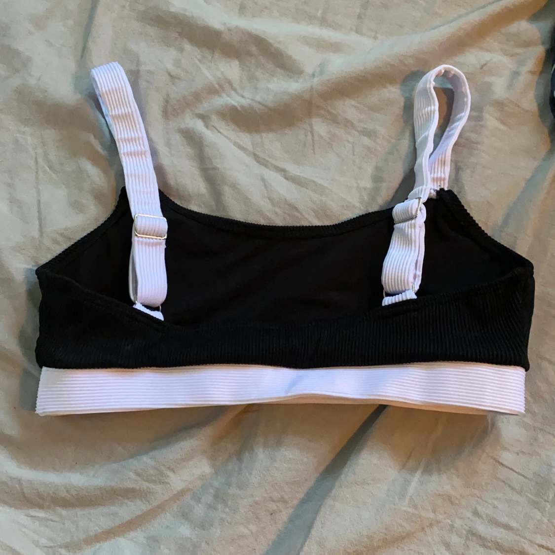 Bikiniöverdel från shein i storlek M - 90