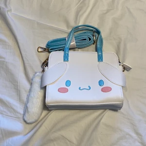Sanrio/Cinnamonroll väska - Söt sanrio väska som är köpt i Japan🥰 Cinnamoroll heter han ❤️ Helt oanvänd🥳