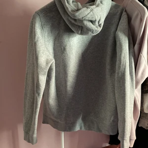 Tommy Hilfiger Hoodie - Använd fåtal gånger, storlek M