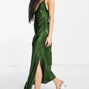 Klänning - Oanvänd klänning, köpt på Asos. 