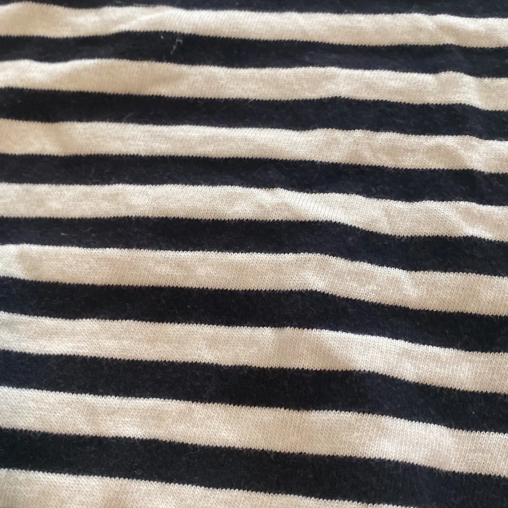 Zara tröja mönster randig färg vitt och svart storlek 134 . Övrigt.