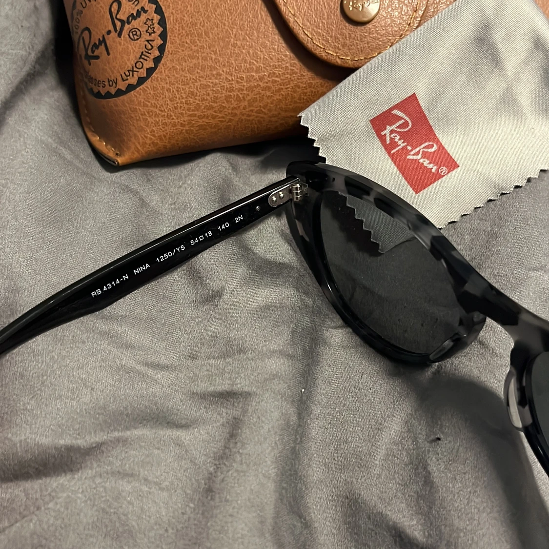 Ray Ban eyecat sunglasses - 90