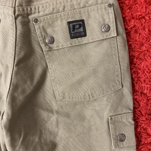 Pearson cargos - Ett par byxor från pearson som inte passar mig. Dom har bara använts en gång och jag köpte dom för ca 300