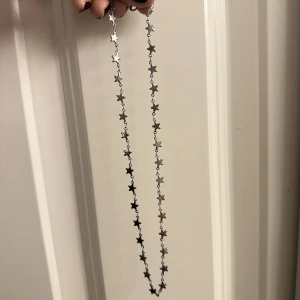 Stjärn halsband  - Silvrigt halsband 