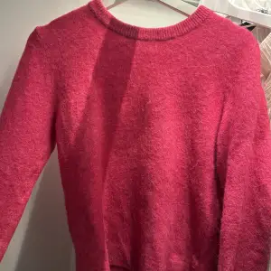 Superfin stickad tröja från &other stories I en knallrosa färg 💓 