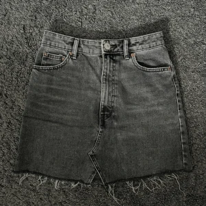 Kjol - Kjol från Zara. Finns ej längre på Zara. Mycket fint skick då den ej användats mycket