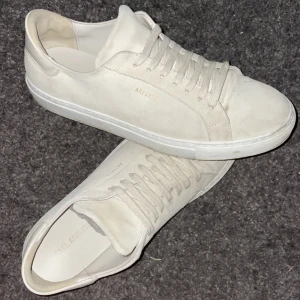 Arigato Skor - Köptes tidigare detta året, används inte.  Cond: 8/10, lite smutsiga men går bort efter nån tvätt.