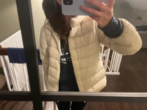 Uniqlo - Säljer denna jätte fina uniqlo jackan använd få tal gånger ❤️