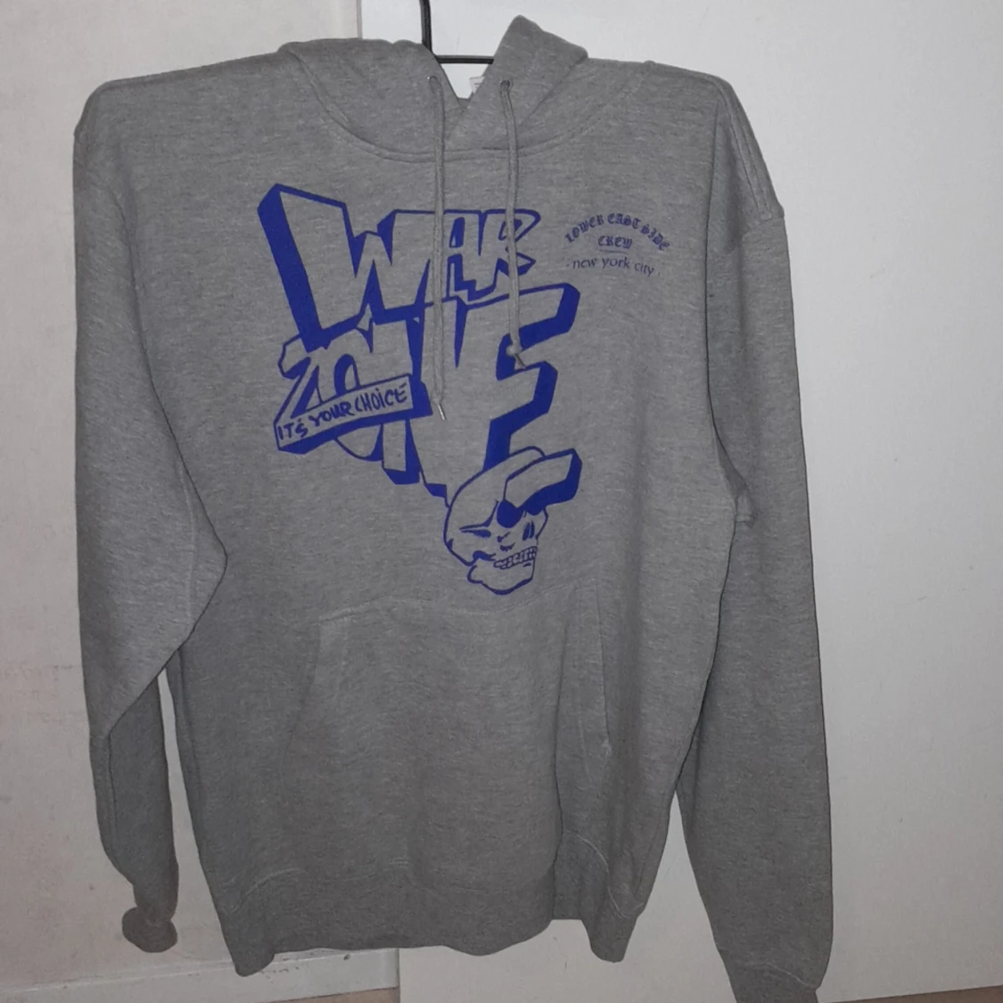 Helt ny och oanvänd Warzone - It's your choice hoodie