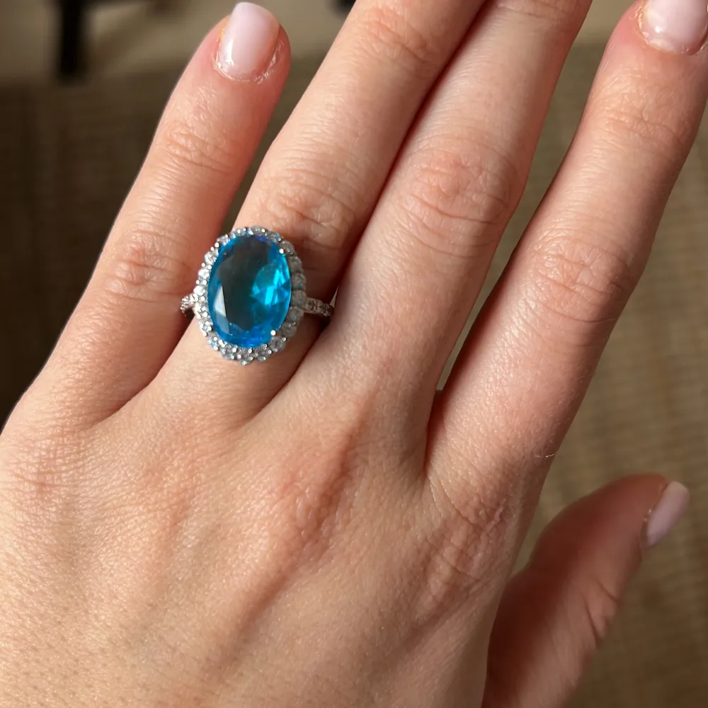 Vintage ring.  Så himla himla fin.   Köp på plick 💙🦋. Accessoarer.