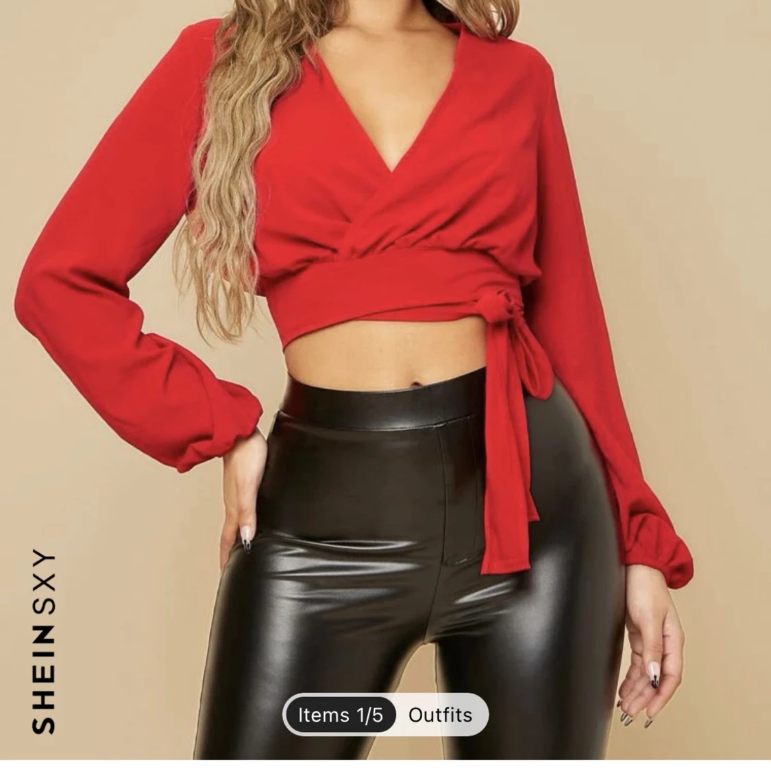 Röd blus med knytning