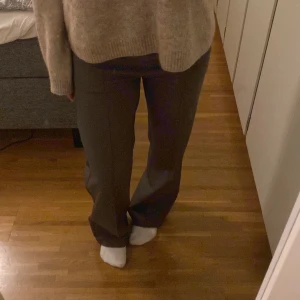 Kostymbyxor - Kostymbyxor från madlady i mycket bra skick. De är uppsydda men passar någon runt 160