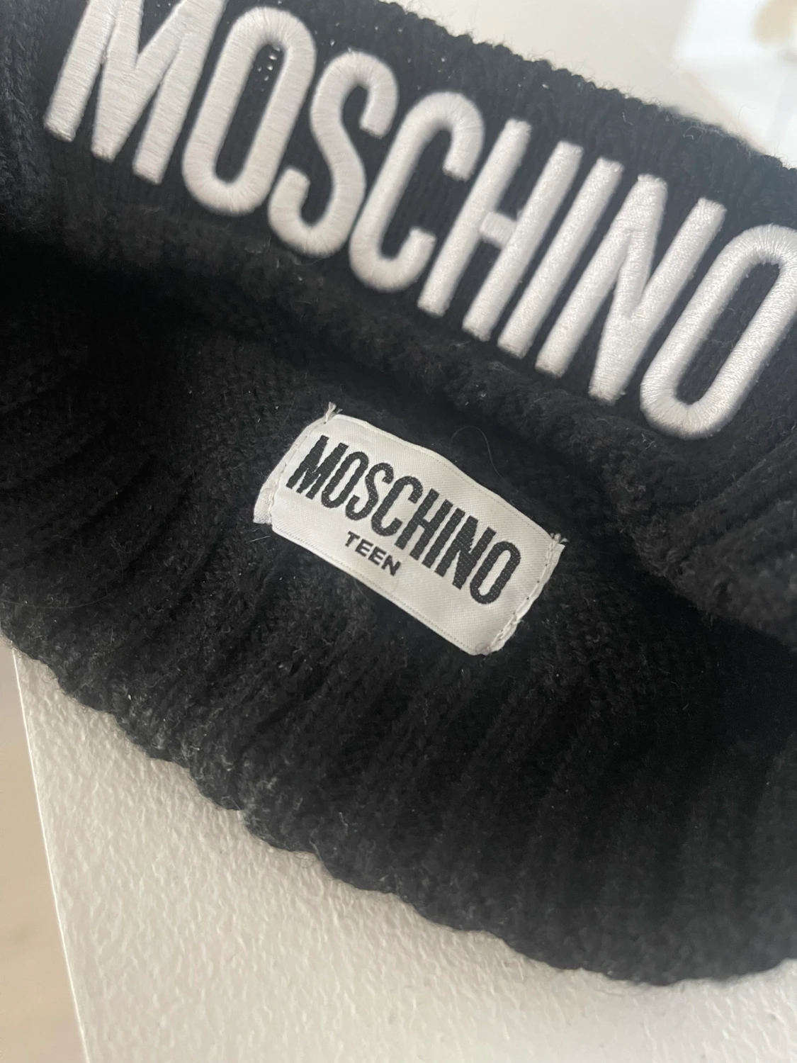 Moshino mössa  - 90