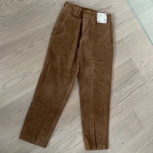 Manchester byxa  - Oanvända manchester byxor, ljus bruna storlek S. 