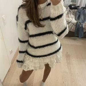 Volangkjol - Så poppis volangkjol från HM, var helt slutsålda, perfekt till sommaren och under tjocktröjor, perfekt passform