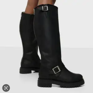 Helt nya och oanvända boots i storlek 36