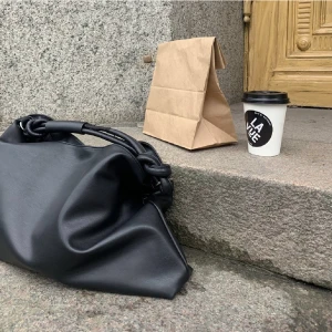 Fin väska! - Säljer min fina väska från na-kd! Använd fåtal gånger ❣️