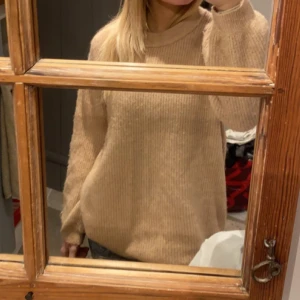 Stickad tröja från bikbok  - Jättefin stickad tröja från bikbok. Storlek XS men är oversize.