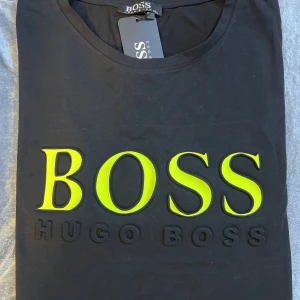 Hugo boss t shirt - Hugo boss kopia  Passar Storlek Xl Helt ny oanvänd 