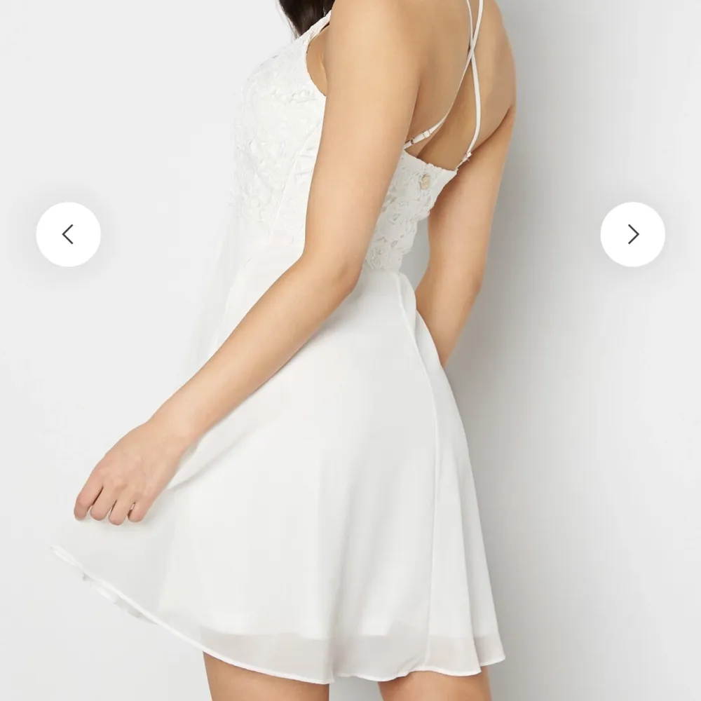 Superfin vit klänning ifrån bubbleroom passar perfekt till student❤️. Klänningar.