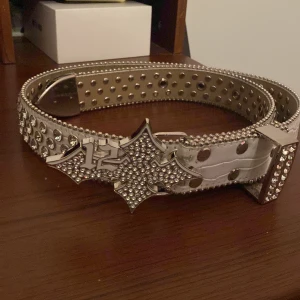 Diamond cross belt - Fet unisex diamond belt i bra condition.   Storlek M 110cm