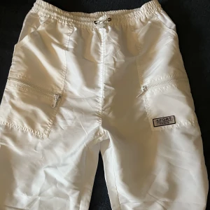 parachute pants - parachute liknande byxor med justerbar midja och ben. skriv för fler bilder