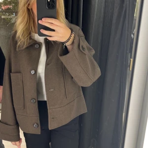 Kappa från Kappahl  - Säljer denna superfina slutsålda  kappa från Kappahl då den inte kommit till någon större användning( skulle säga att den är använd 3-4 gånger) köpt för 899) pris kan diskuteras.💕 (köp direkt för 600)