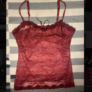 Skitsnygg linne - Storlek L men passar som XS/S Möts upp i Sthlm🙏🏼