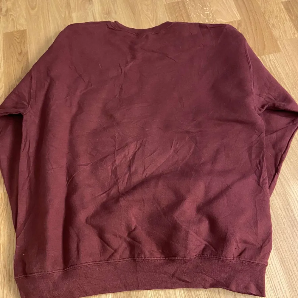 ✅ Vintage Sweatshirt                                                            ✅ Size: Large                                                                                           ✅ Condition: 10/10 . Hoodies.