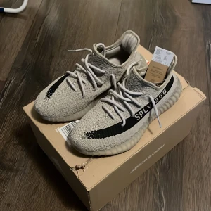 Helt nya adidas yeezys - Enbart testade, aldrig använda utomhus