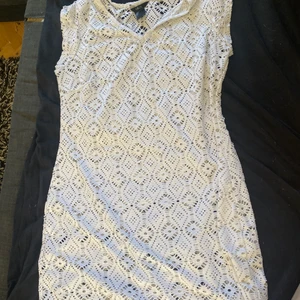 fin beachdress från ellos - Säljer då den inte kommer till användning. Storleken är oklar då det inte står. Men skulle passa allt från S till L