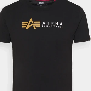 Alpha industries t-Shirt - Säljer min alpha industries T-shirt då den aldrig används, taggar finns kvar. Storlek M.