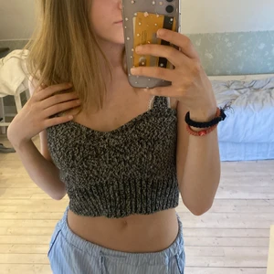 Sommartopp  - Säljer denna underbara sommartorpen ifrån zara i storlek S💕 Orginalpriset är 200kr men säljer för enbart 79 kr + frakt