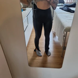 Svart skinnbyxa - Endast provade, från Shein. 