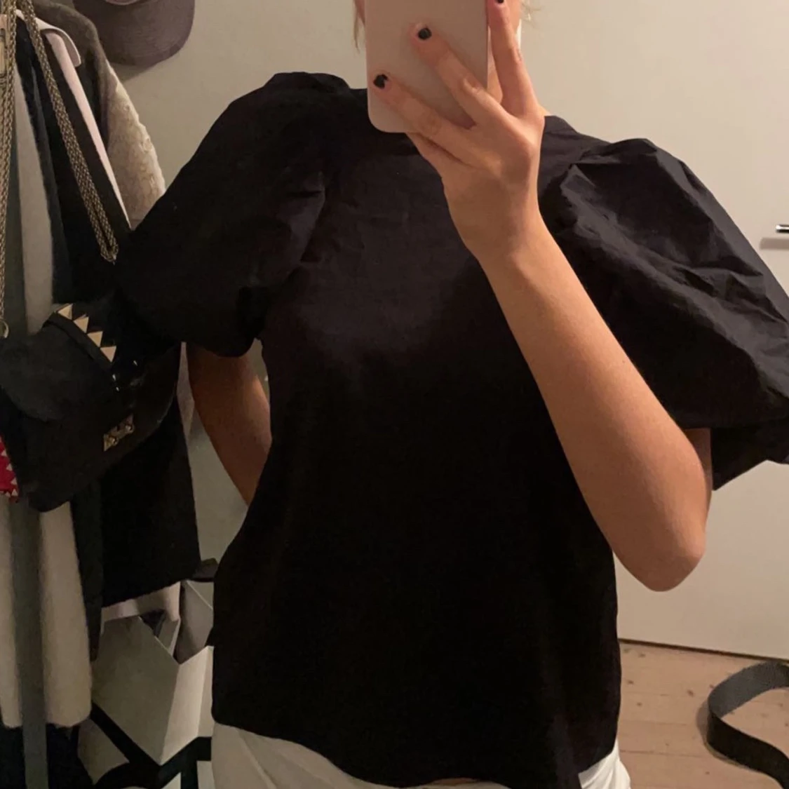 Svart t-shirt med puffärmar 