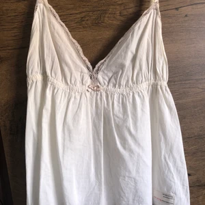 Odd Molly linne - Odd Molly linne i storlek 1 vilket motsvarar S men passar en XS också. Använd en del men i ganska bra skick ändå. Kan skickas men då står köparen för frakten☺️