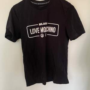 T-shirt från Love Moschino! Stl S, pris 200 (köpt på herravdelning)