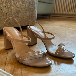 👠  - Klackar från hm storlek 39. Använda 1 gång. Klack höjd 8.5cm 😌