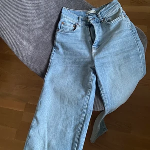Blå mom jeans  - Blå mom jeans från Gina! Storlek 34 