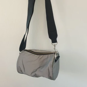 Weekday reflexväska bumbag  - Reflexväska från Weekday x IF kolleltion. Kan skickas annars finns i Malmö! 💌