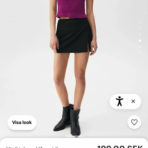 Pull and bear kjol - Jättefin kjol från pullandbear, säljer då den var lite för liten! Lapparna är kvar och den är helt ny! Finns fler bilder💕